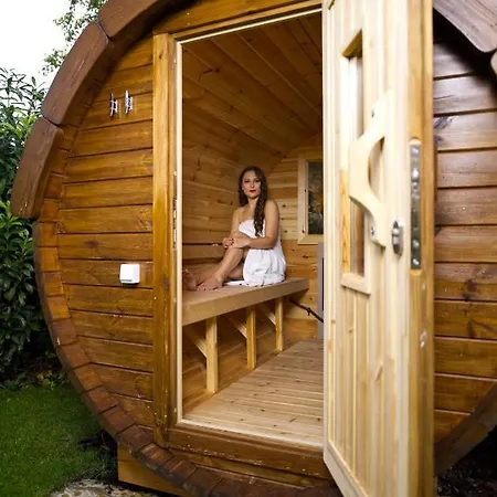 Abigel Vendeghaz Βίλα *